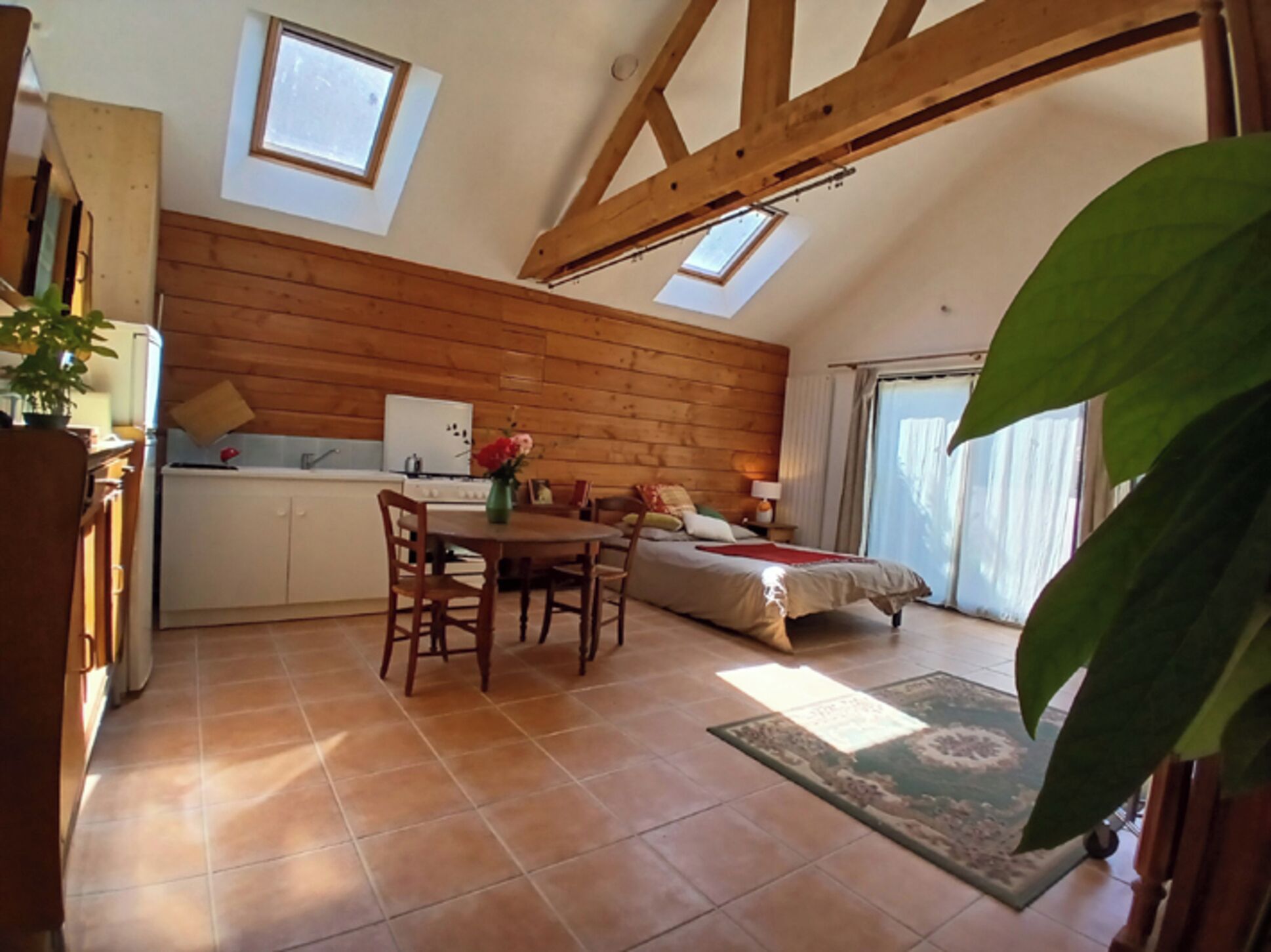 1 slaapkamer, een strijkplank/strijkijzer, beddengoed