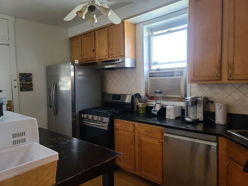 Scott House of Woodlawn - Incredible 3-bedroom house in Chicago; AC and extras
