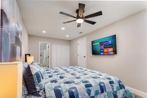 4 habitaciones, tabla de planchar con plancha y cuna de viaje