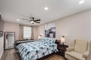 4 bedrooms, iron/ironing board, travel crib, free WiFi - Relax & Unwind at Your Clearwater Getaway – 4BR/2BA with Pool & Hot Tub (Clearwater)