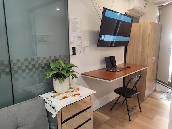 Interior - Easy Stay Studio (Jamboree Heights)