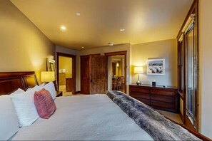 3 chambres, fer et planche à repasser, Wi-Fi gratuit, draps fournis