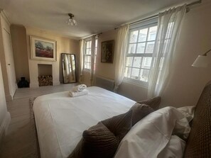 2 habitaciones, tabla de planchar con plancha, wifi y ropa de cama
