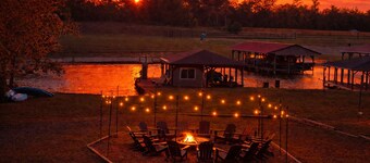 Camp Oak - Family Friendly Lakehouse - Sleeps 25