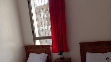 3 slaapkamers, een bureau, een strijkplank/strijkijzer, gratis wifi