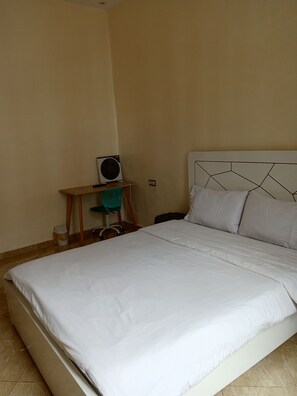 3 Schlafzimmer, Schreibtisch, Bügeleisen/Bügelbrett, kostenloses WLAN