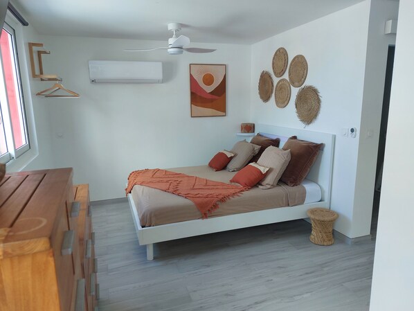 1 bedroom, iron/ironing board, internet, bed sheets