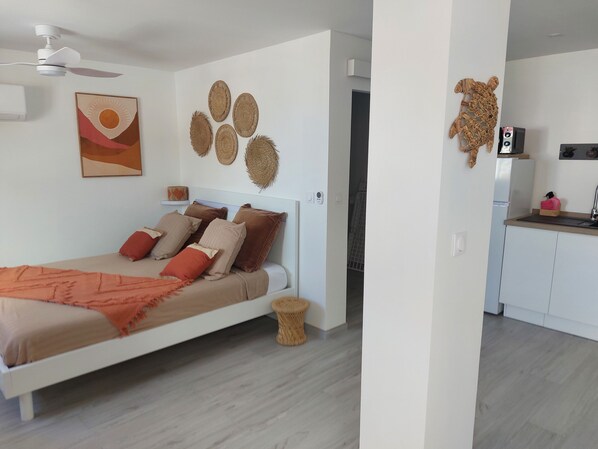 1 bedroom, iron/ironing board, internet, bed sheets