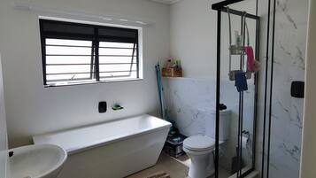 Handtücher, Seife, Toilettenpapier