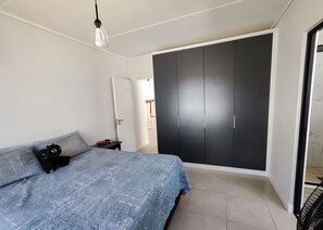 2 slaapkamers, een strijkplank/strijkijzer, wifi, beddengoed