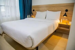 Deluxe Room, Balcony, City View | Desk, laptop workspace, soundproofing, free WiFi