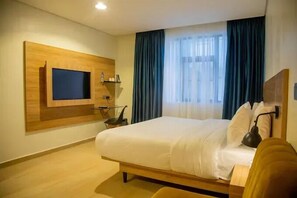 Deluxe Room, Balcony, City View | Desk, laptop workspace, soundproofing, free WiFi