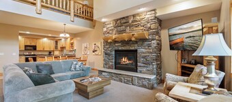 Kayaks, Indoor Pool, Hot Tub, Condo 841