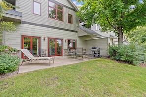 Outdoor dining - Kayaks, Indoor Pool, Hot Tub, Condo 841 (Crosslake)