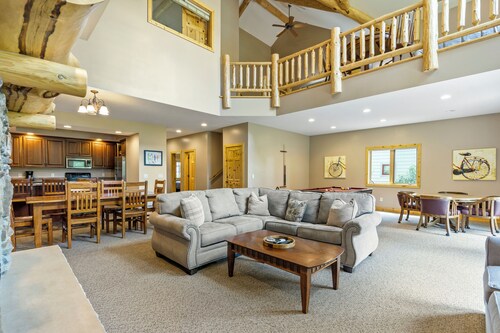 Sundance Ridge 840| Kayaks, Lake View, Patio