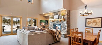 LakeFront, Sandy Beach, Patio, Pool Table, Unit840