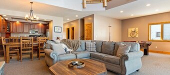 LakeFront, Sandy Beach, Patio, Pool Table, Unit840