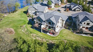 A residential area with houses, a lake, and a road. - Luxury Townhome|Heart of Crosslake|Beach 832 (Crosslake)
