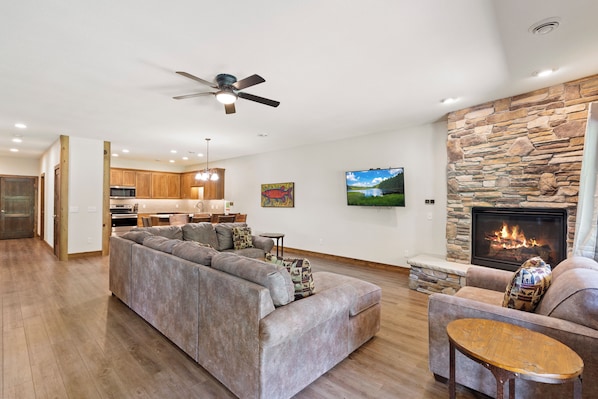 Smart TV y chimenea