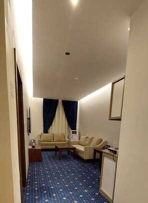 Classic Room | In-room safe, blackout drapes, free WiFi