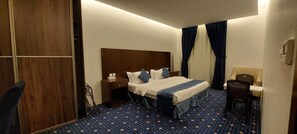 Comfort Studio | In-room safe, blackout drapes, free WiFi