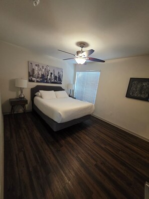2 habitaciones, tabla de planchar con plancha y wifi gratis 