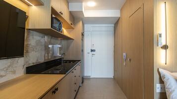 Fridge, microwave, stovetop, coffee/tea maker