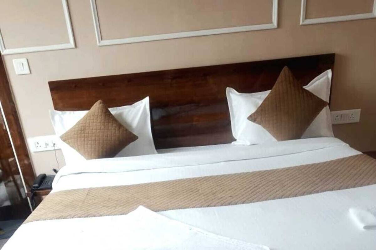 Deluxe Double Room | Desk, laptop workspace, free WiFi