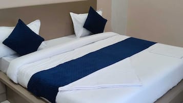 Deluxe Double Room | Desk, laptop workspace, free WiFi