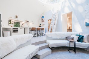 Smart TV, books - The Skyview Dome with a hot tub and sauna (Deming)