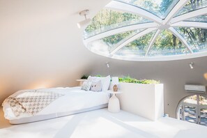 2 bedrooms, desk, free WiFi, bed sheets - The Skyview Dome with a hot tub and sauna (Deming)
