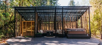 The Skyview Dome with a hot tub and sauna