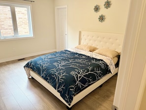 4 quartos, ferros/tábuas de passar roupa, Wi-Fi, roupa de cama