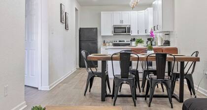 Glorius Amazing 2br/1ba Stay Near Lively Downtown!