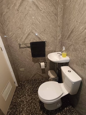 House, 1 Bedroom, Smoking, Balcony | Bathroom