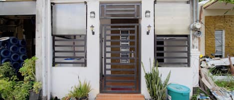 House, 1 Bedroom, Smoking, Balcony | Exterior detail
