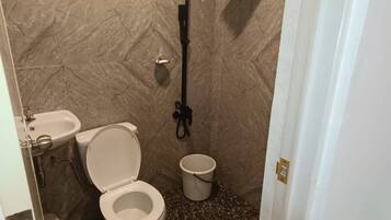 House, 1 Bedroom, Smoking, Balcony | Bathroom