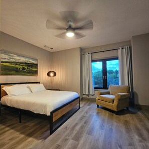 4 soverom, skrivebord, strykejern/-brett og wi-fi (inkludert)