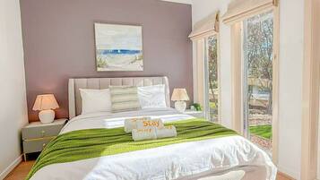 5 bedrooms, desk, iron/ironing board, travel cot