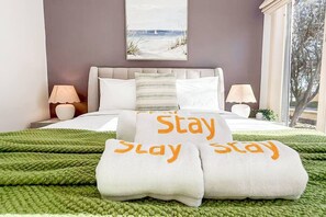 5 chambres, bureau, fer et planche à repasser, lit parapluie