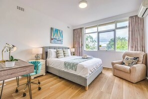 5 bedrooms, desk, iron/ironing board, WiFi