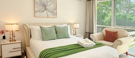 4 habitaciones, escritorio, tabla de planchar con plancha y wifi