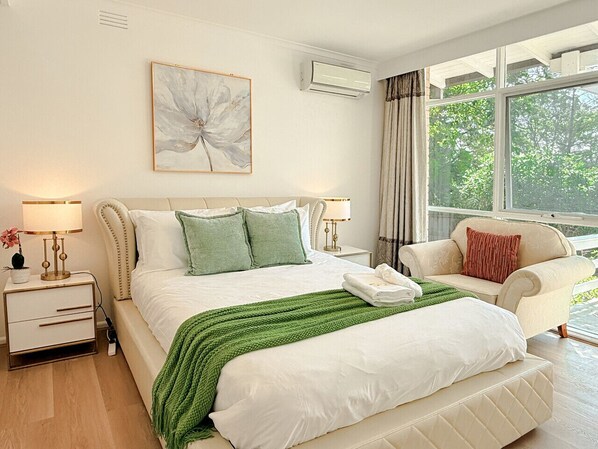 4 bedrooms, desk, iron/ironing board, WiFi