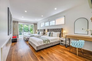 4 bedrooms, desk, iron/ironing board, WiFi