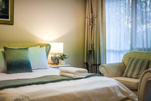 4 bedrooms, desk, iron/ironing board, WiFi