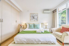 5 habitaciones, escritorio, tabla de planchar con plancha y wifi 