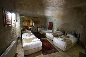 Family Room | Free WiFi - center cave house (Nevşehir)