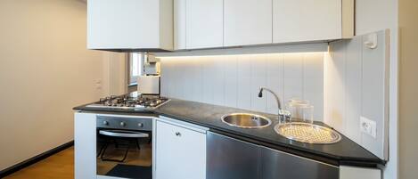 Superior-lejlighed - bjergudsigt - tårn | Privat køkken | Køleskab/fryser i fuld størrelse, mikrobølgeovn, ovn, kogeplade