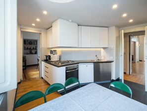 Superior Apartment, Mountain View, Tower | Private kitchen | Full-size fridge, microwave, oven, stovetop