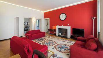 Superior-Apartment, Bergblick, Turm | Wohnbereich